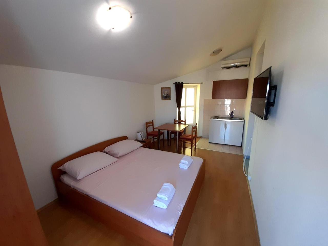 Apartments Nikolas Vodice Buitenkant foto