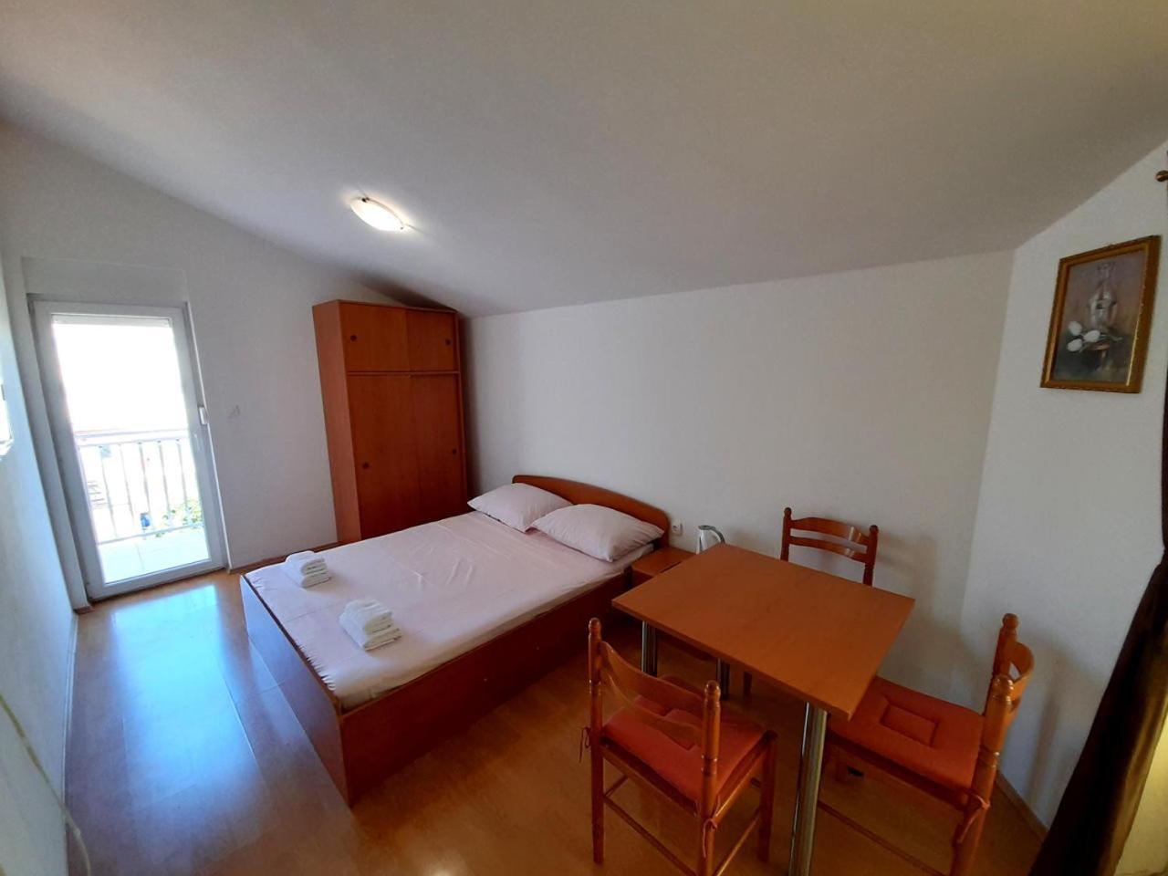 Apartments Nikolas Vodice Buitenkant foto