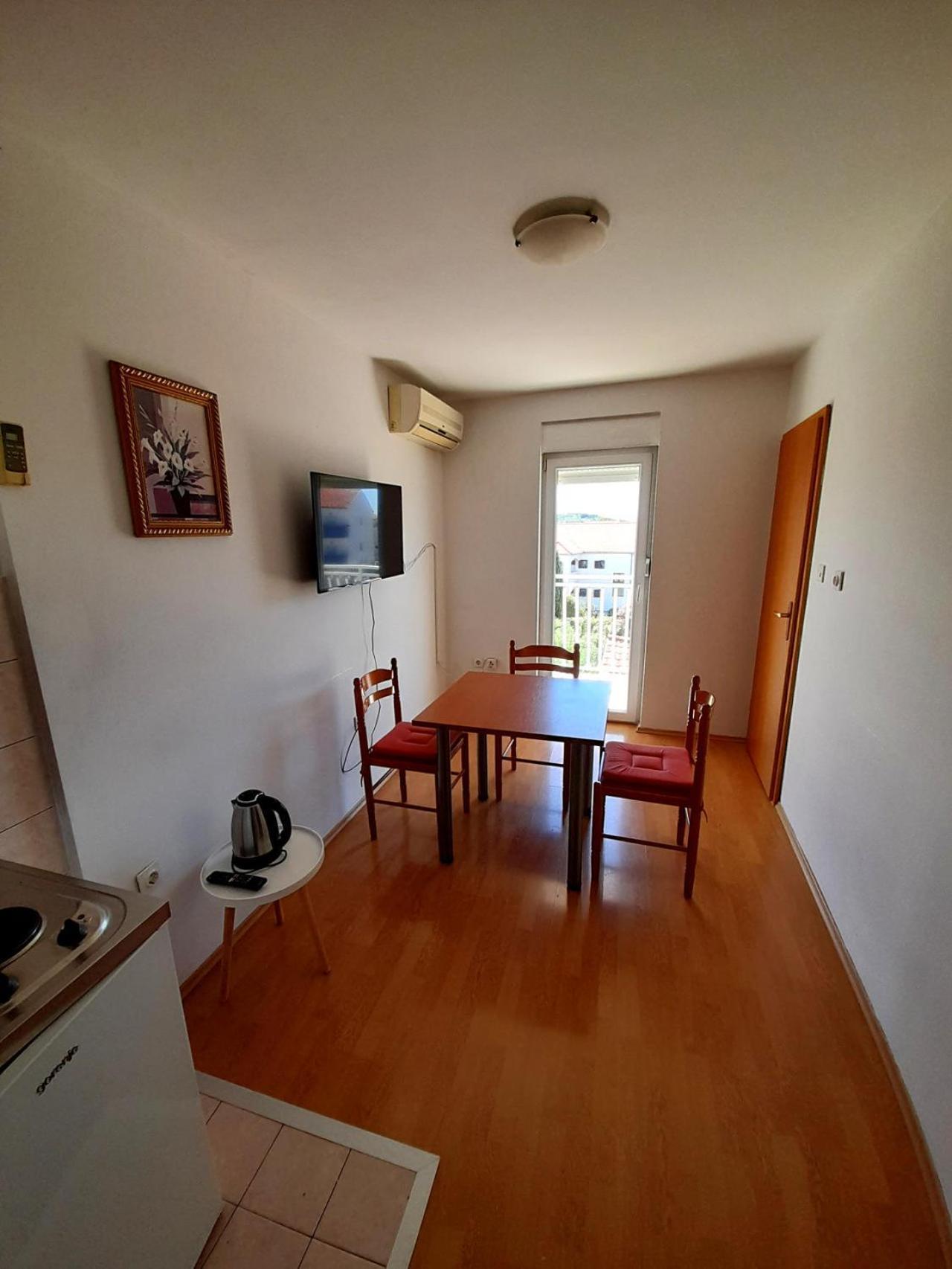 Apartments Nikolas Vodice Buitenkant foto