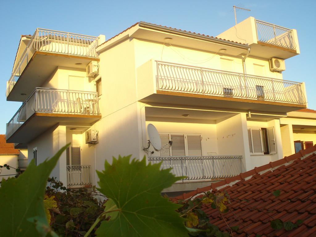 Apartments Nikolas Vodice Buitenkant foto